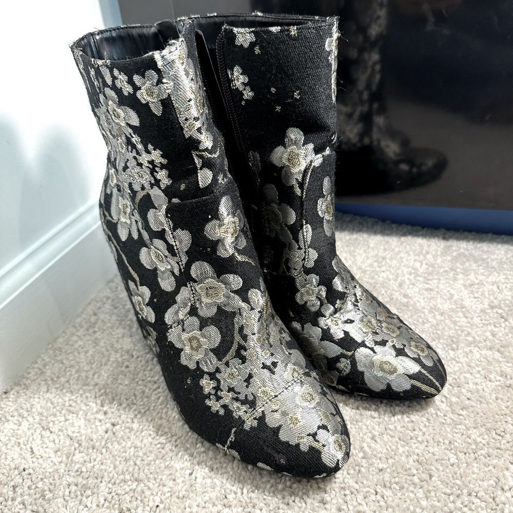 Indigo Rd. Black and Silver ankle boots